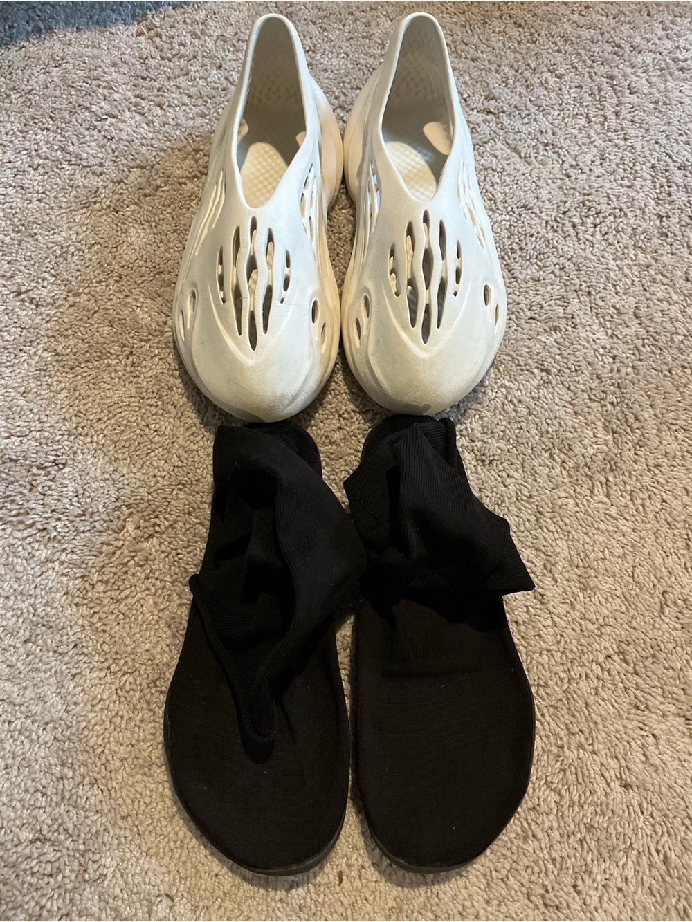Yeezy foam runners sand/ Yeezy pods size 3
